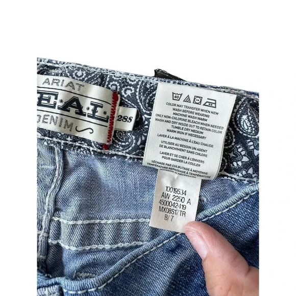 Ariat‎ Real Denim Women's Blue Straight Leg Belt Looped Distressed Jean Size 28s - Picture 3 of 10